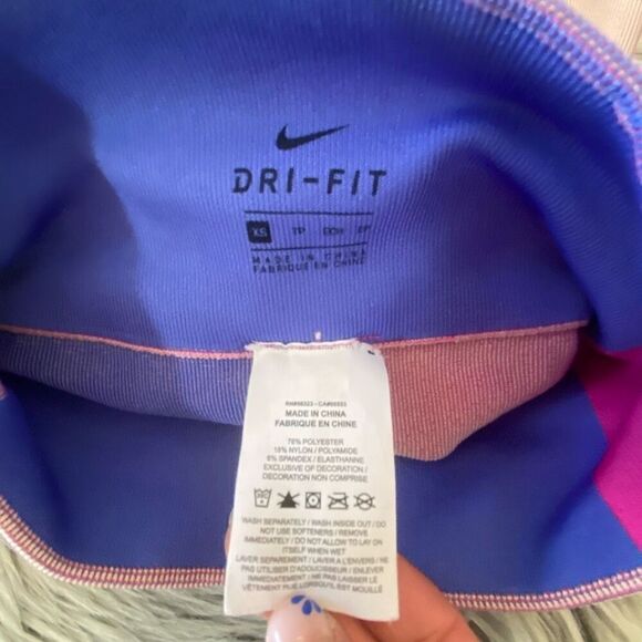 Nike Sculpt Icon Clash 8” bike shorts, XS - Picture 7 of 10